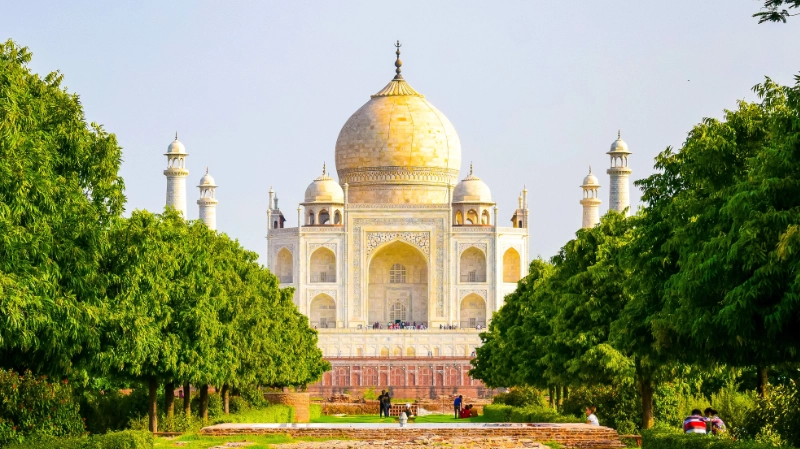 Delhi to Agra – Mughal Glory (220 km / ~3.5 Hours)